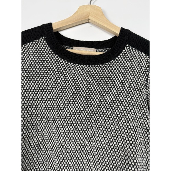 BANANA REPUBLIC Textured Colorblock Pullover Sweater in Black/White Small - Picture 6 of 11